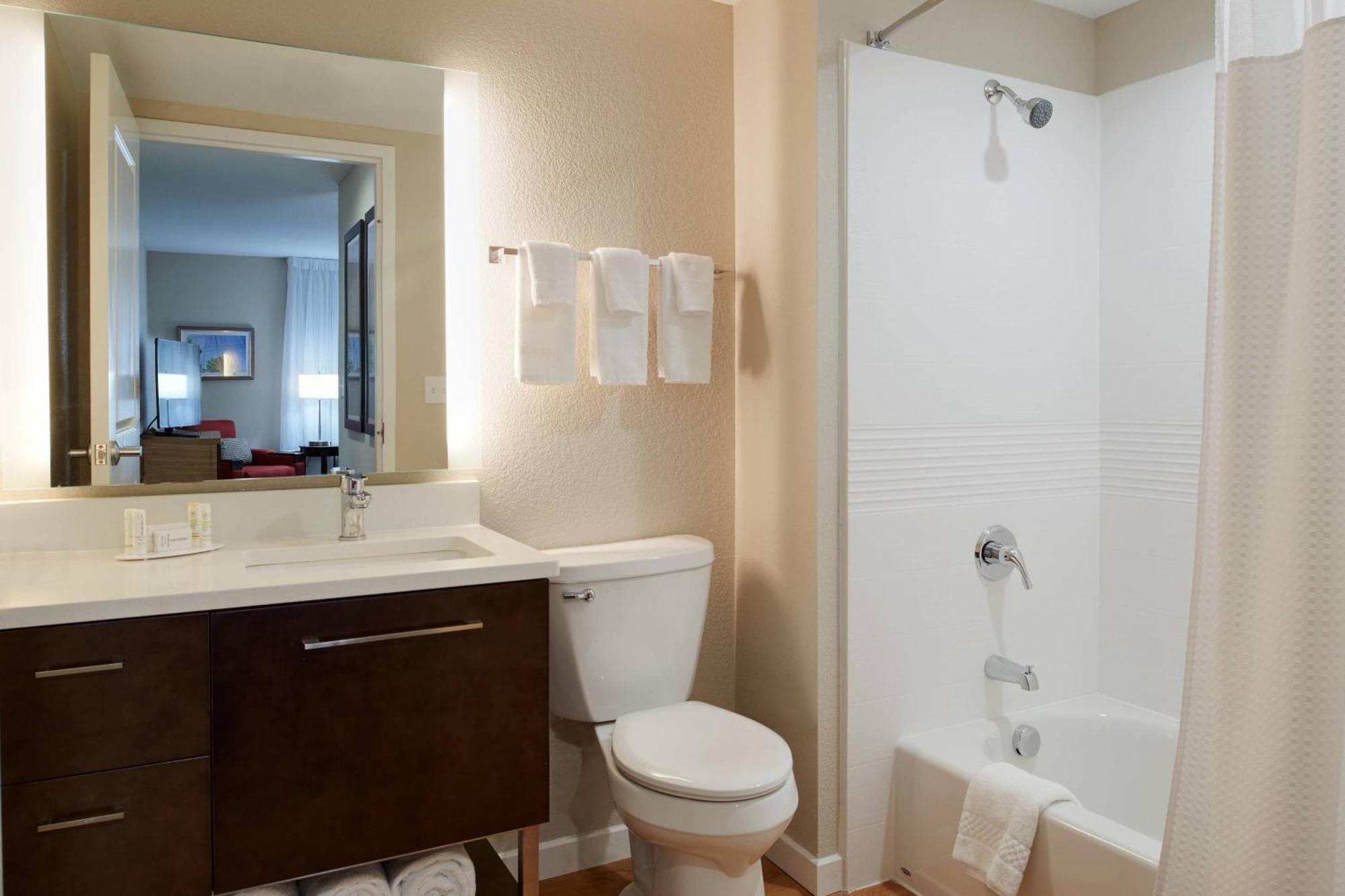 Towneplace Suites By Marriott Richmond Bagian luar foto