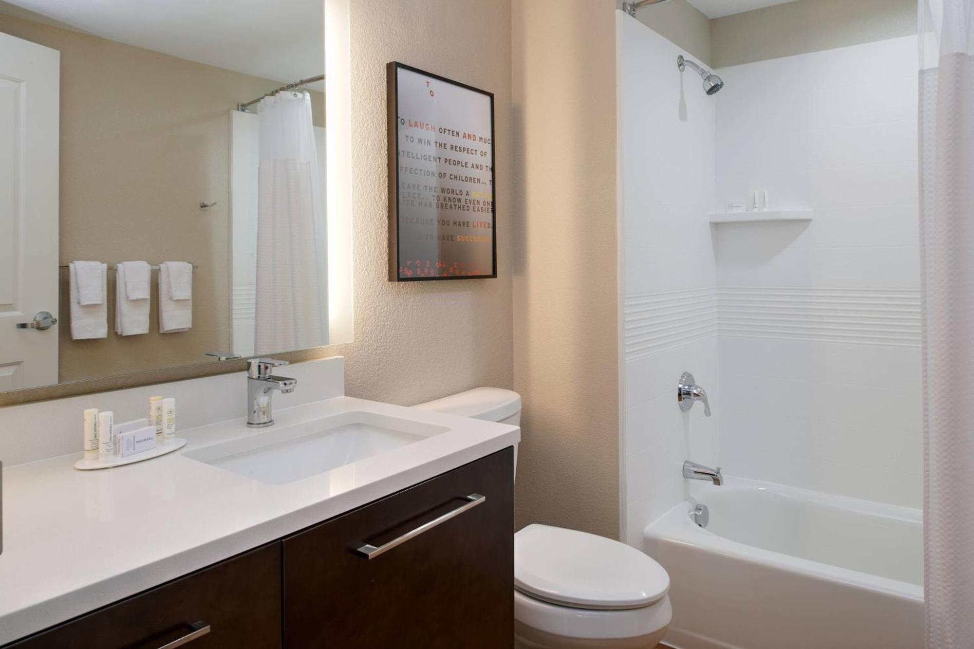 Towneplace Suites By Marriott Richmond Bagian luar foto